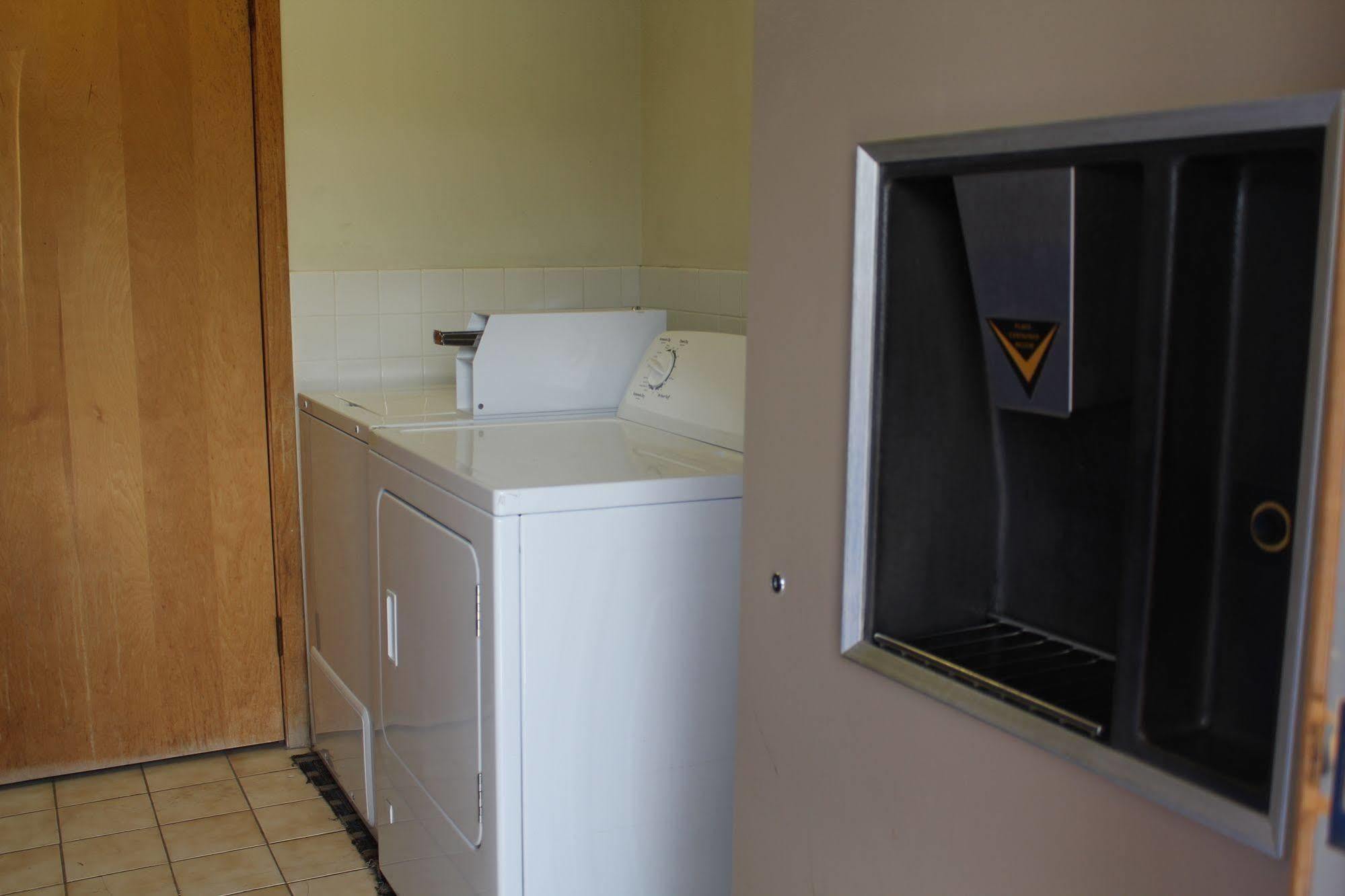 Budget Host Inn Fridley Экстерьер фото