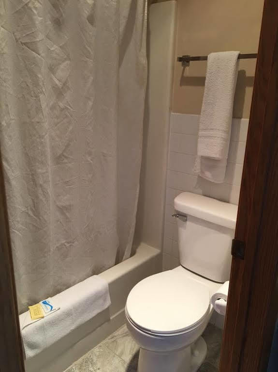 Budget Host Inn Fridley Экстерьер фото